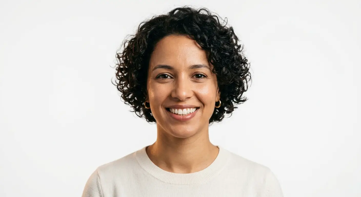Patiente souriante au Cabinet Dentaire Docteur Tazi Bouchra, Casablanca